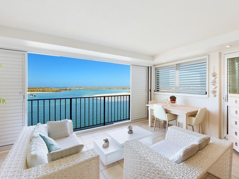 326 MARINE PARADE, Labrador QLD 4215