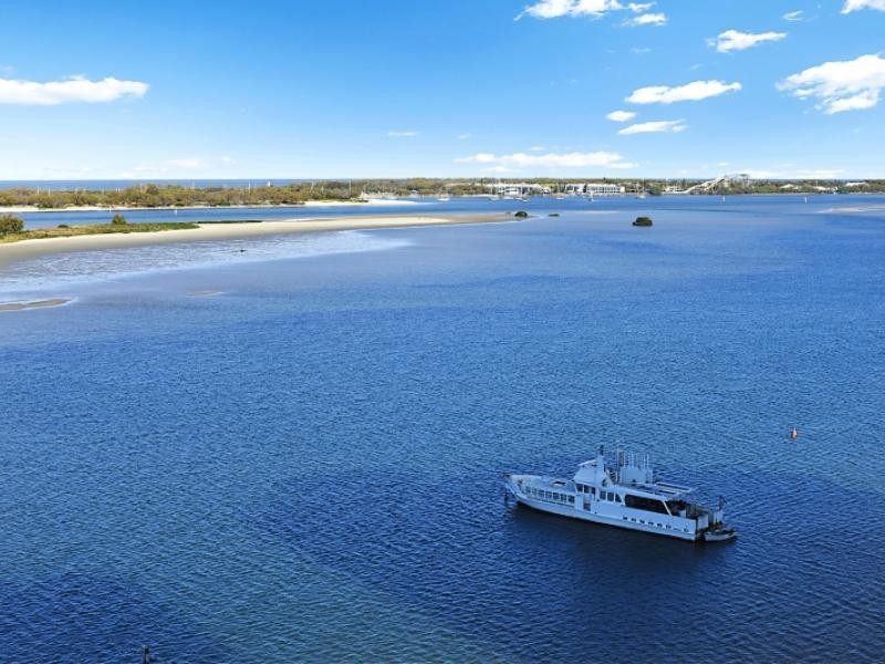 326 MARINE PARADE, Labrador QLD 4215