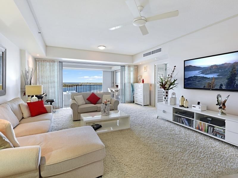326 MARINE PARADE, Labrador QLD 4215