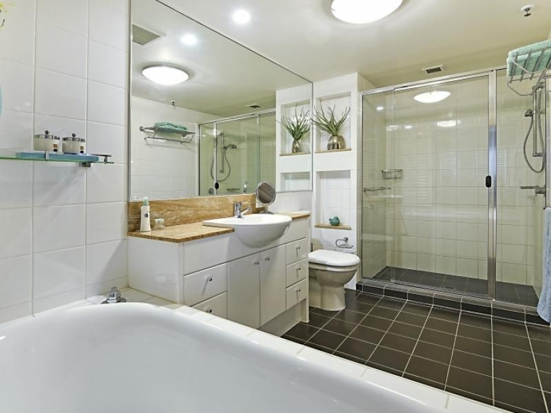 326 MARINE PARADE, Labrador QLD 4215