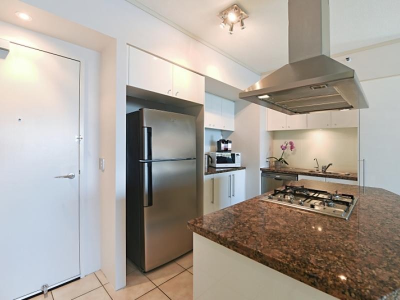 326 MARINE PARADE, Labrador QLD 4215