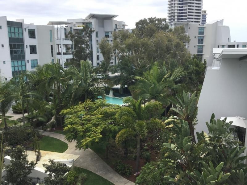 17/28 Bayview Street, Runaway Bay QLD 4216