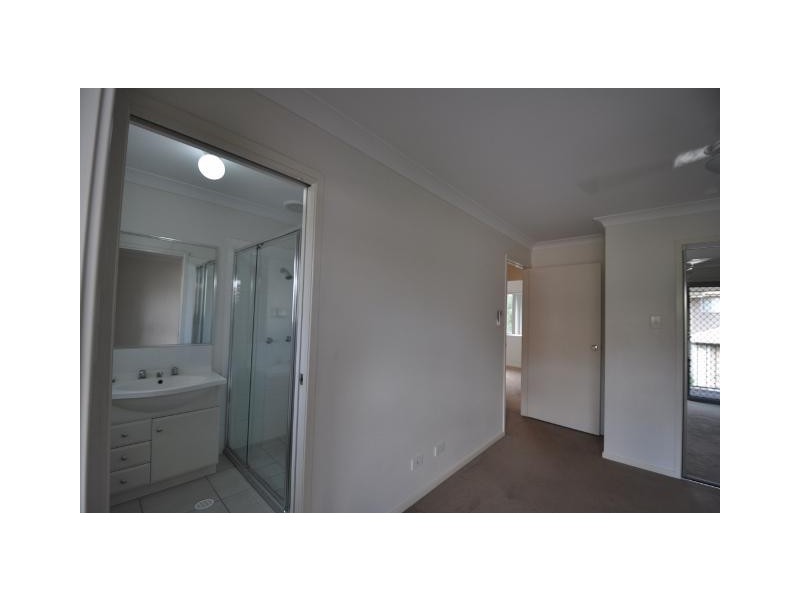 130 Jutland St, Oxley QLD 4075