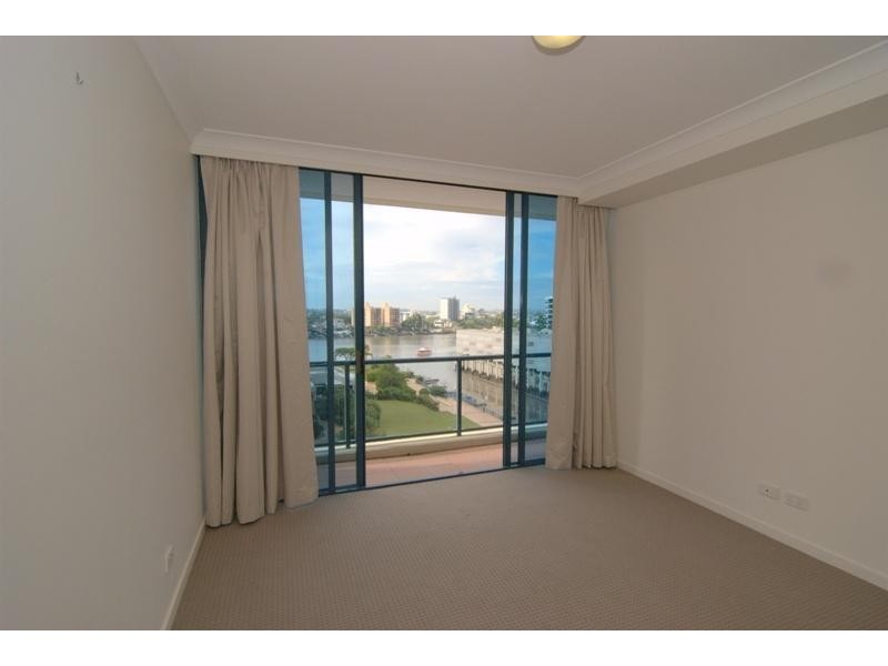 35 Ferry Street, Kangaroo Point QLD 4169