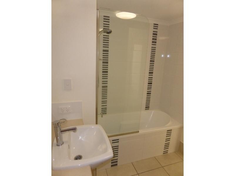 1 / 6-24 Henry Street, West End QLD 4810