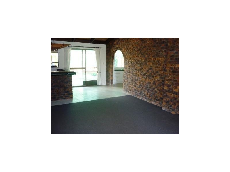 21 Limpus Street, Urangan QLD 4655