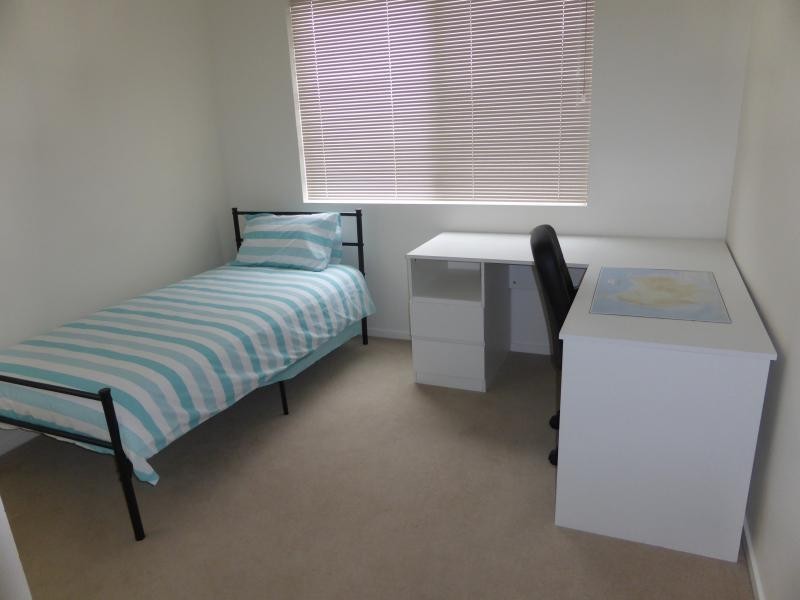 1 / 24 Henry Street, West End QLD 4810