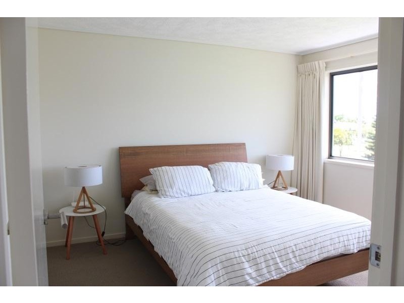 24/4 Grand Parade, Parrearra QLD 4575