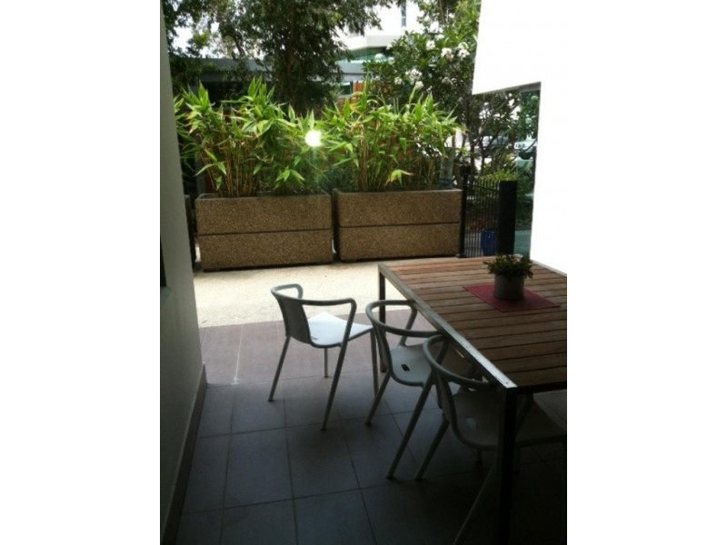 D2/20 Bayview Street, Runaway Bay QLD 4216