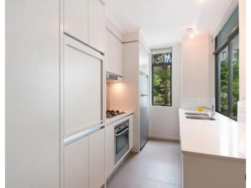 D2/20 Bayview Street, Runaway Bay QLD 4216