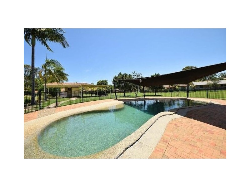 5 Greenlands Dr, Varsity Lakes QLD 4227