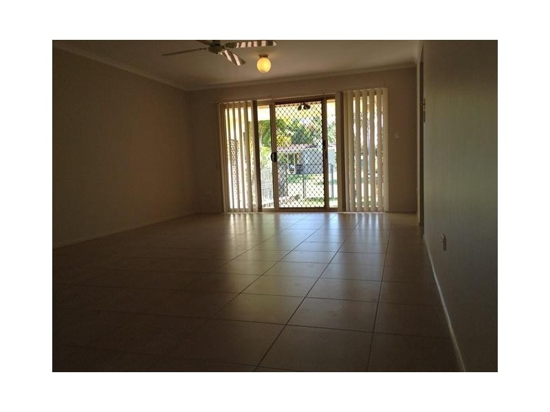 5 Greenlands Dr, Varsity Lakes QLD 4227