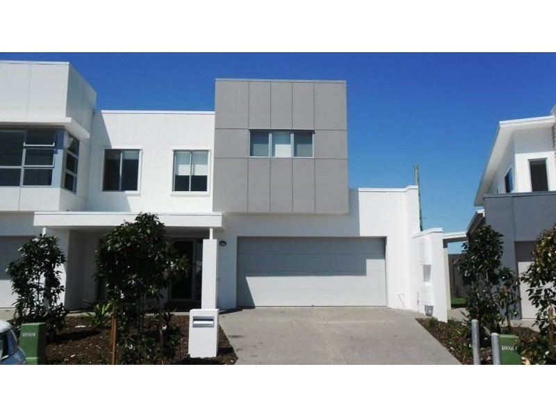 9010 Halyard Cres, Hope Island QLD 4212