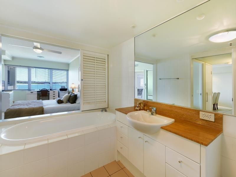 326 Marine Parade, Labrador QLD 4215