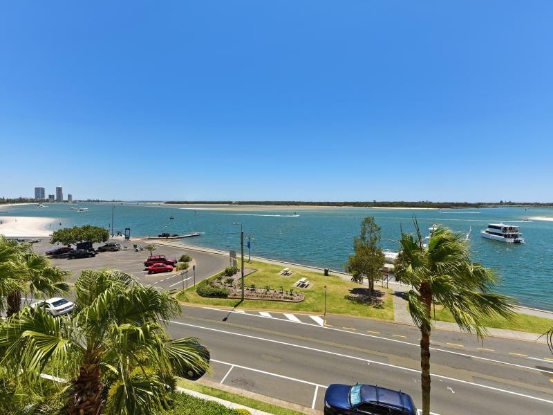 326 Marine Parade, Labrador QLD 4215