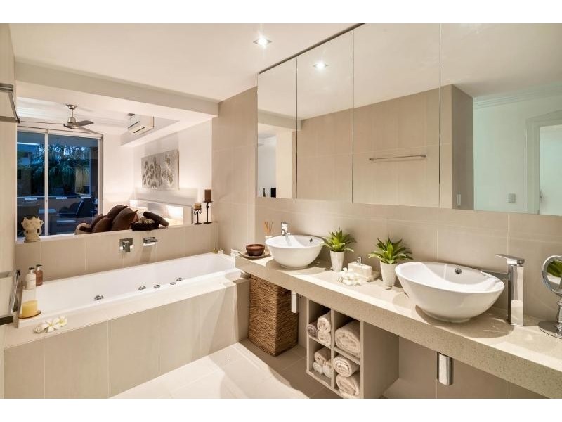 53 Darrambal, Chevron Island QLD 4217