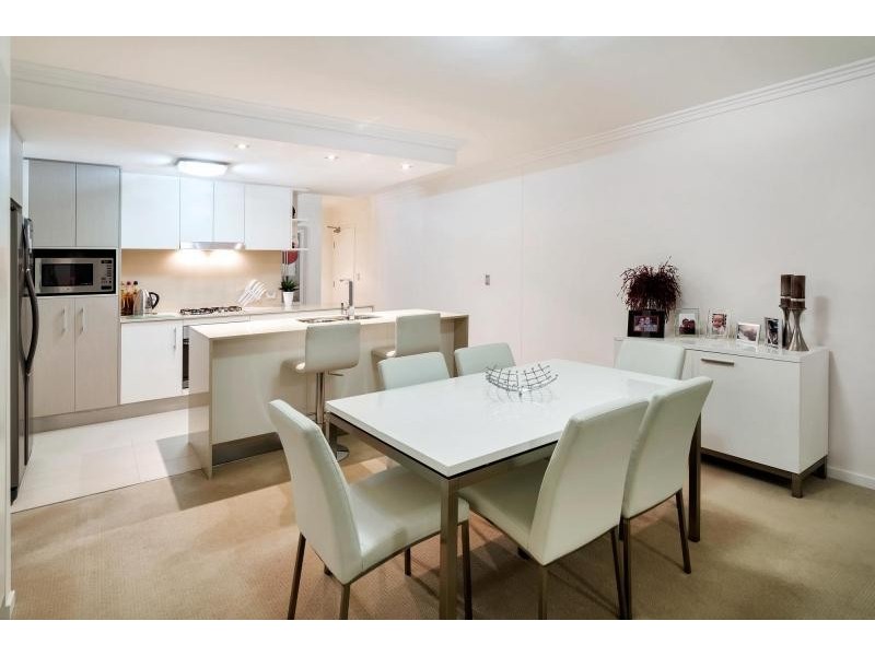 53 Darrambal, Chevron Island QLD 4217