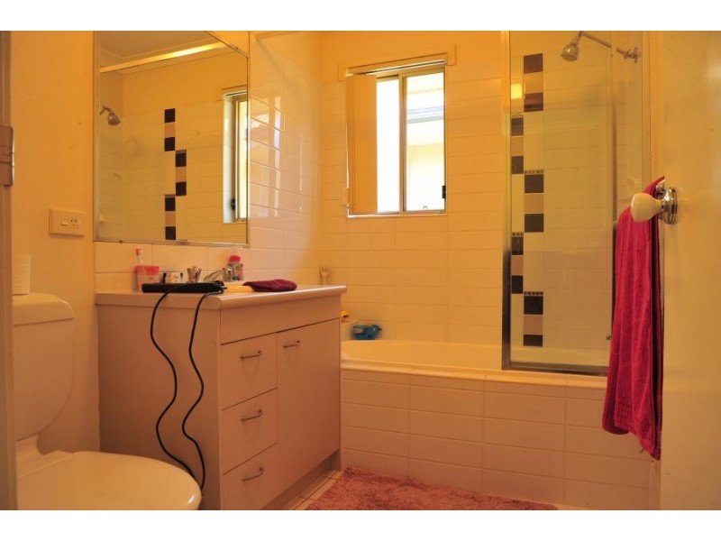 35 Earnshaw Street, Calamvale QLD 4116