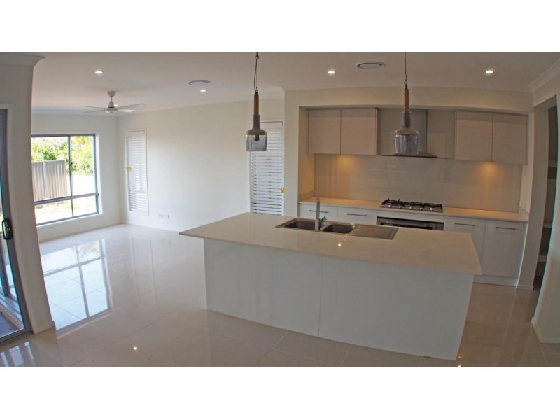 14A Raymond Avenue, Bundall QLD 4217