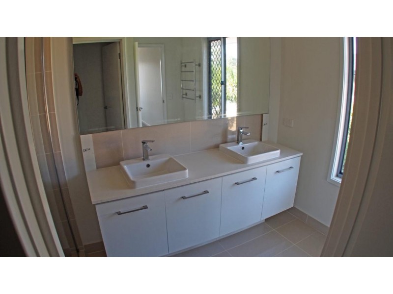 14A Raymond Avenue, Bundall QLD 4217