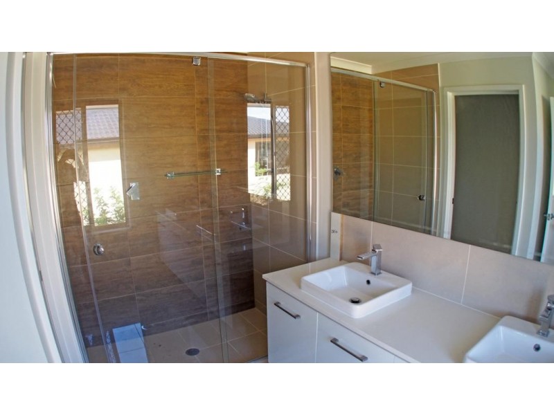 14A Raymond Avenue, Bundall QLD 4217