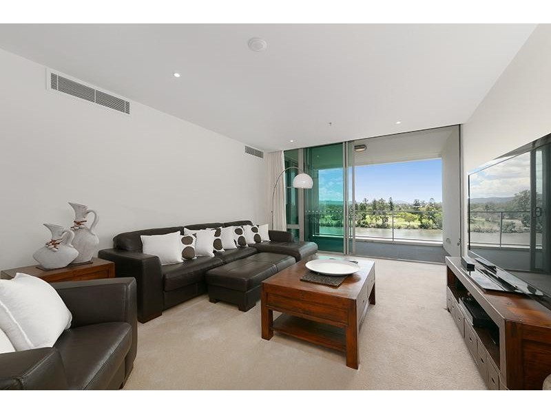 3211/ 211 King Arthur Terrace, Tennyson QLD 4105