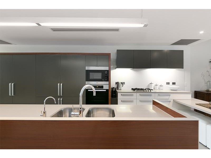 3211/ 211 King Arthur Terrace, Tennyson QLD 4105