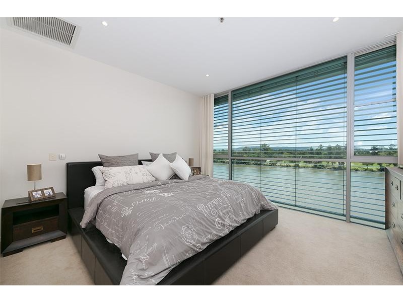 3211/ 211 King Arthur Terrace, Tennyson QLD 4105