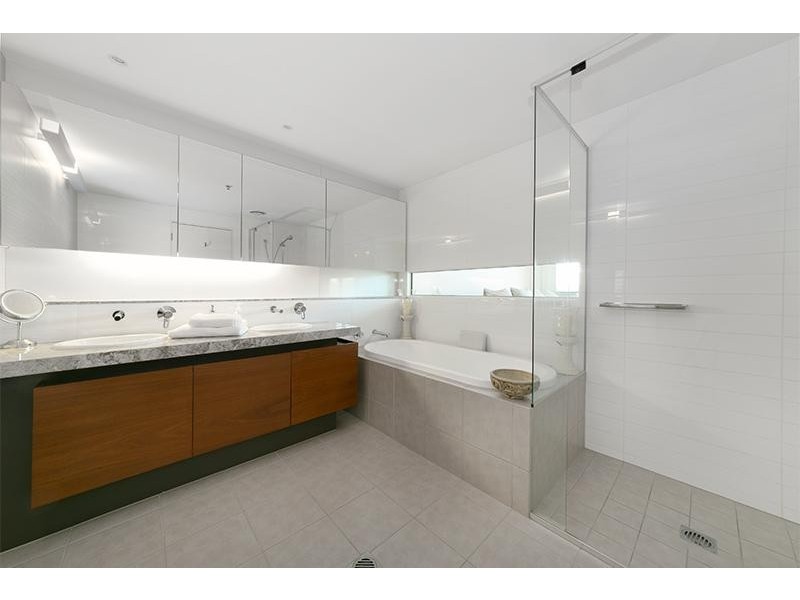 3211/ 211 King Arthur Terrace, Tennyson QLD 4105