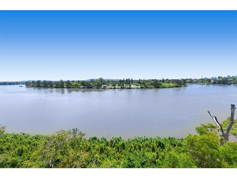 3211/ 211 King Arthur Terrace, Tennyson QLD 4105