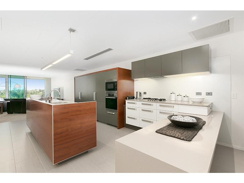 3211/ 211 King Arthur Terrace, Tennyson QLD 4105