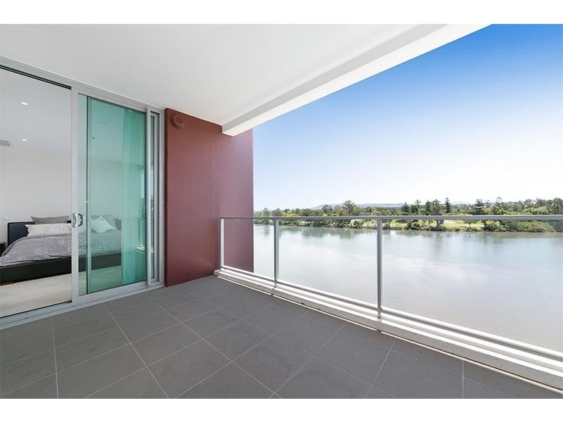 3211/ 211 King Arthur Terrace, Tennyson QLD 4105