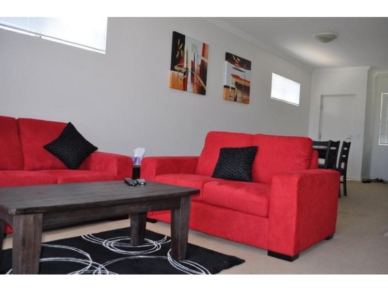 98 University Drive, Varsity Lakes QLD 4227