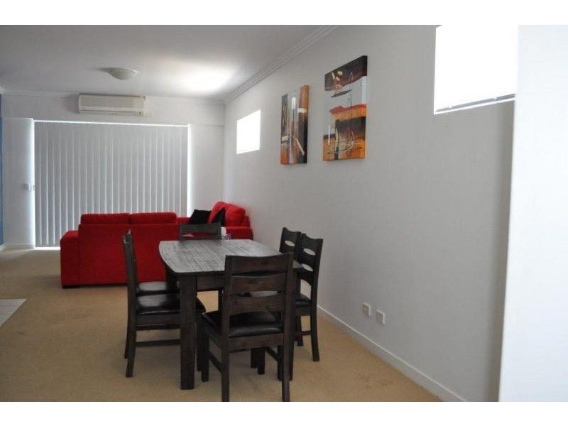 98 University Drive, Varsity Lakes QLD 4227