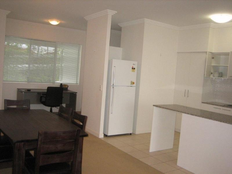 98 University Drive, Varsity Lakes QLD 4227