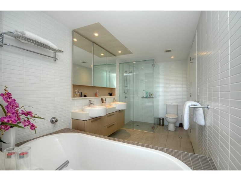 1301/323 Bayview Street, Hollywell QLD 4216