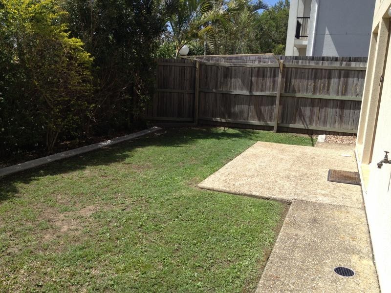 8 Johnston Street, Carina QLD 4152