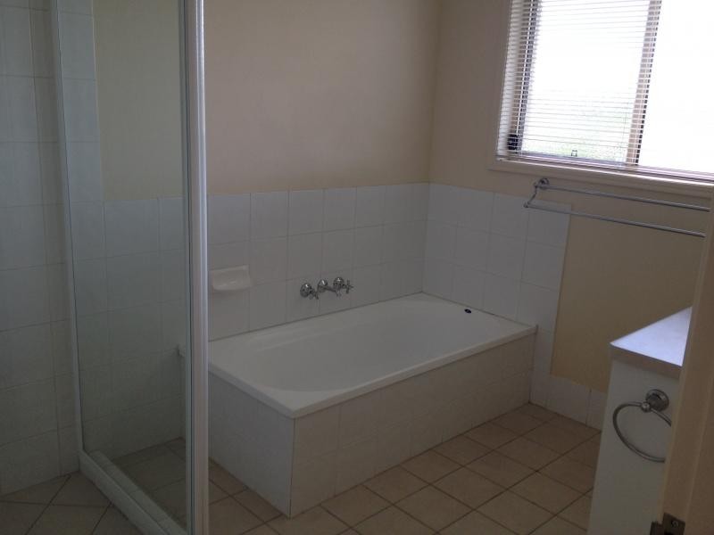 8 Johnston Street, Carina QLD 4152