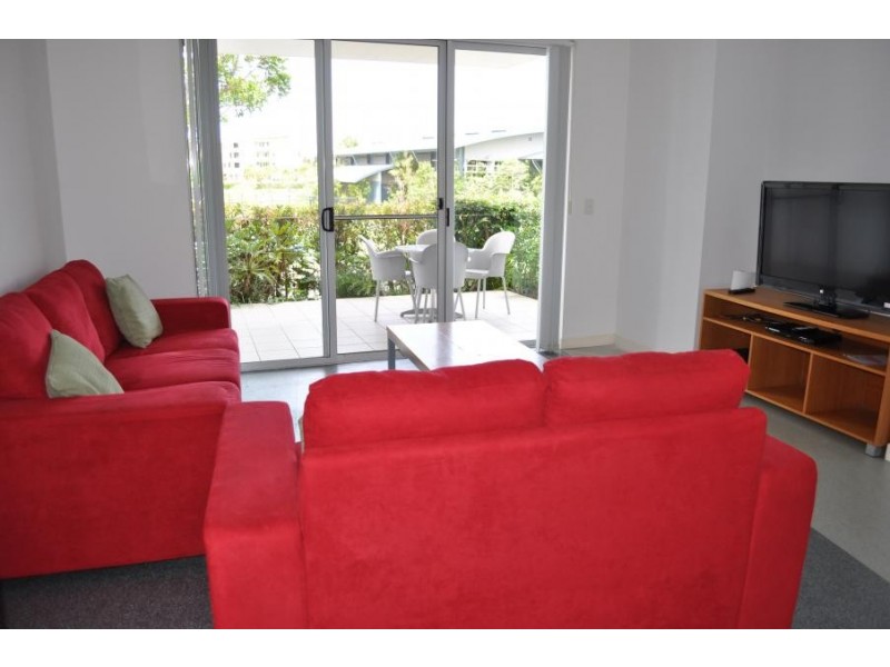 98 University Drive, Varsity Lakes QLD 4227