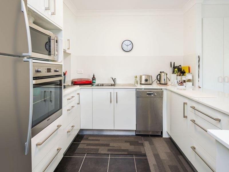 22 Jennifer Ave, Runaway Bay QLD 4216