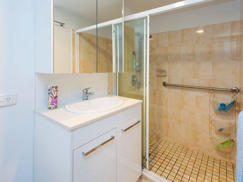 22 Jennifer Ave, Runaway Bay QLD 4216