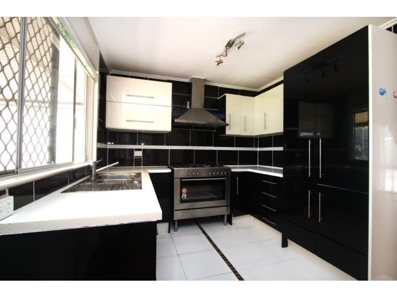 5 Benaud Street, Macgregor QLD 4109