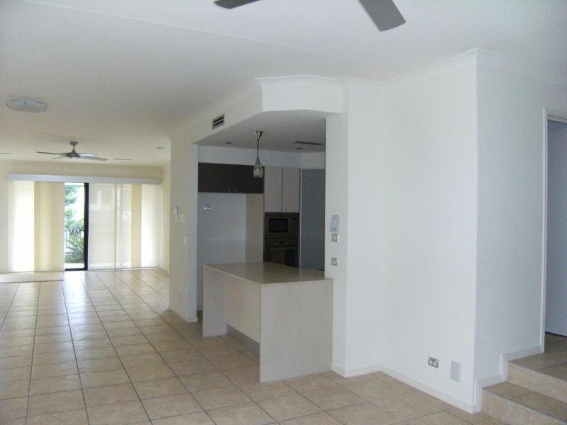 3102 The Boulevard, Carrara QLD 4211