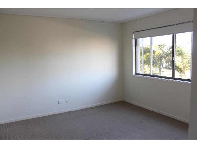 28 / 4 Grand Parade, Parrearra QLD 4575