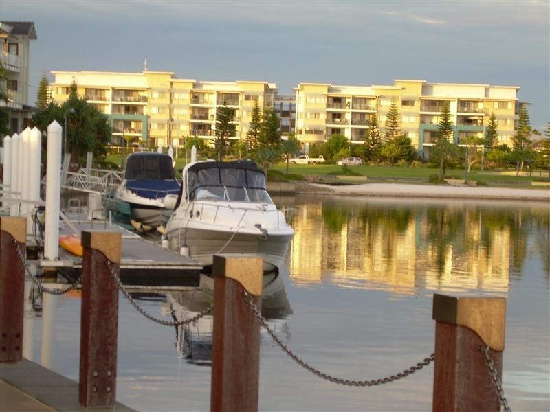 28 / 4 Grand Parade, Parrearra QLD 4575