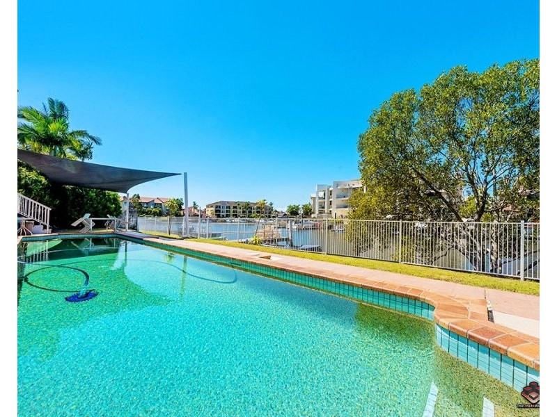 8/75 bayview street, Runaway Bay QLD 4216