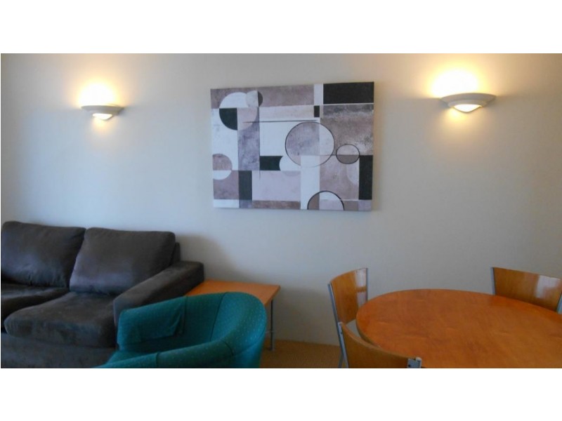 201 8 Albert Avenue, Broadbeach QLD 4218