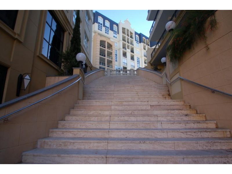 2047/3029 The Boulevard, Carrara QLD 4211