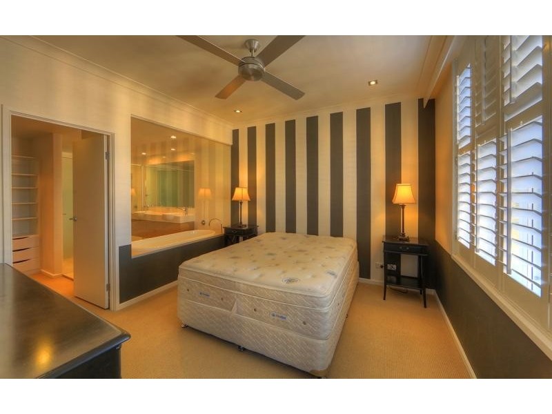 2047/3029 The Boulevard, Carrara QLD 4211