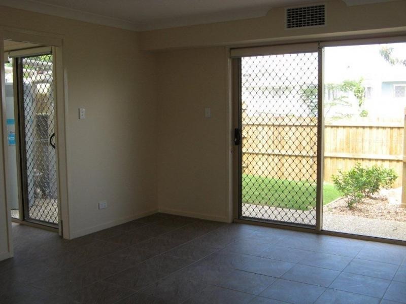 4 / 582 Manly Road, Wakerley QLD 4154